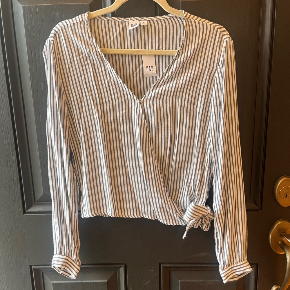 Gap size medium cropped wrap blouse